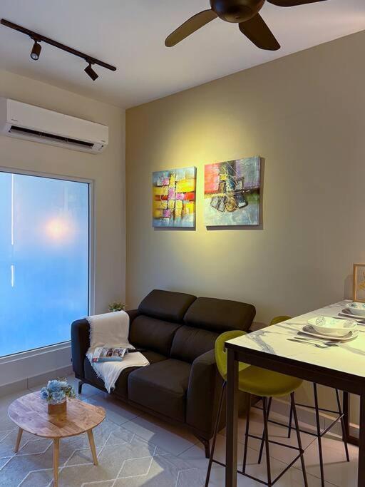 קואלה לומפור Modern Suites At Arte Mont Kiara By Iconique מראה חיצוני תמונה